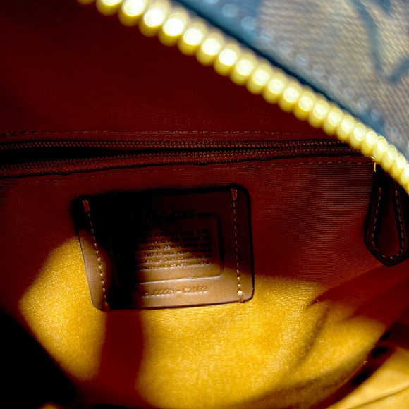 Coach Jordyn Backpack In Blocked Signature Canvas
Comparable Value
$450 NWOT - Picture 10 of 15